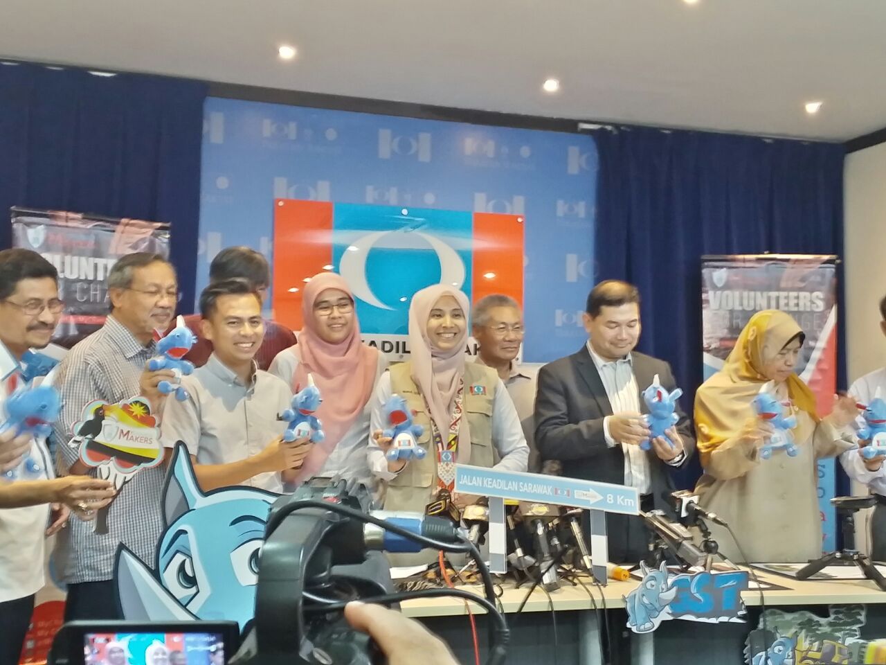 Melakar Masa Depan Malaysia Bermula Dengan Sarawak / Charting Malaysia’s Future Course Begins With Sarawak