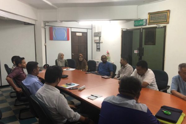 Meeting with stakeholders to start up the Mobile Methadone program. Prof. Hussain, Dr. Rusdi, wakil from masjid Guar Perahu, wakil from YB