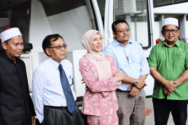 Methadone van with Dr Rusdi and Prof Hussain